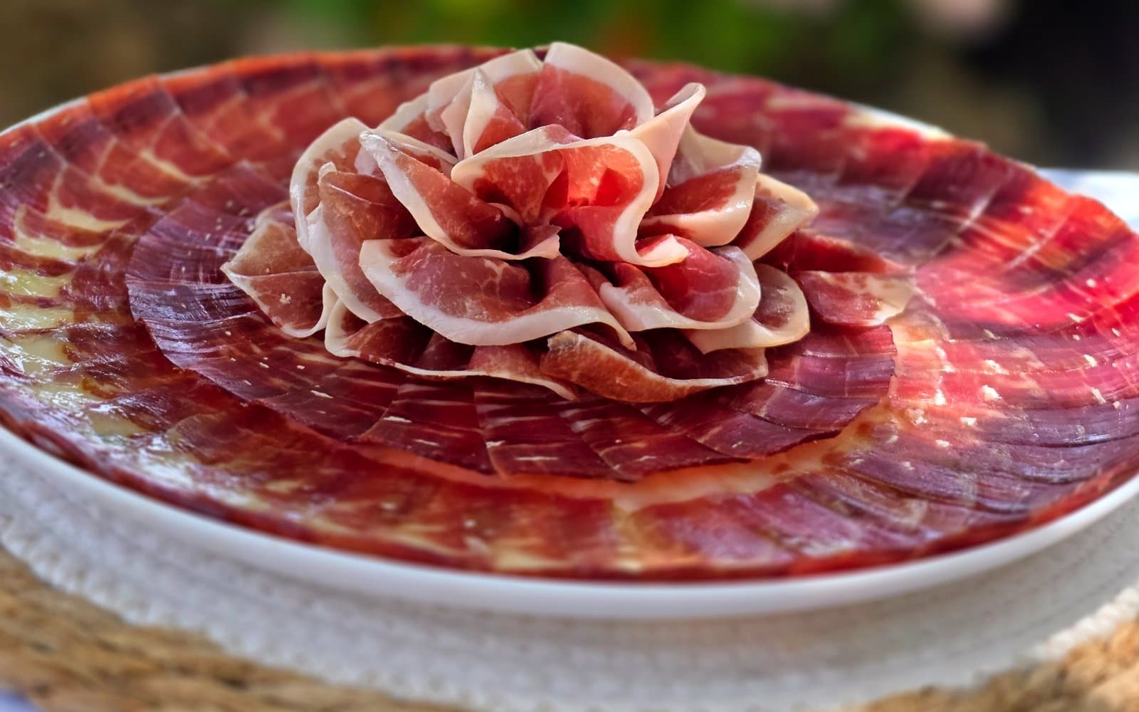 Curso de iniciación al corte de jamón: alumnos practicando el corte